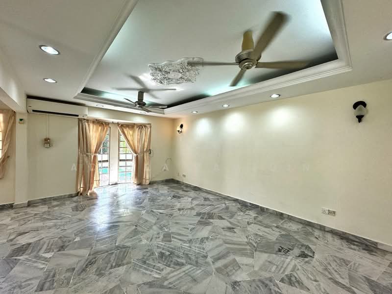 Rumah Berkembar untuk Dijual di Seksyen 9 (Shah Alam) - Adzura Zamedin - Living Room - PropertyGuru.com.my