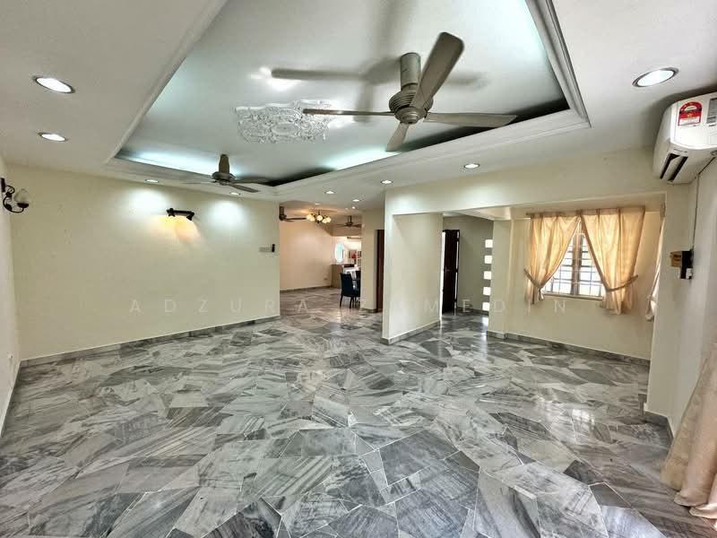 Rumah Berkembar untuk Dijual di Seksyen 9 (Shah Alam) - Adzura Zamedin - Living Room - PropertyGuru.com.my