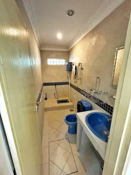 Rumah Berkembar untuk Dijual di Seksyen 9 (Shah Alam) - Adzura Zamedin - Bathroom - PropertyGuru.com.my