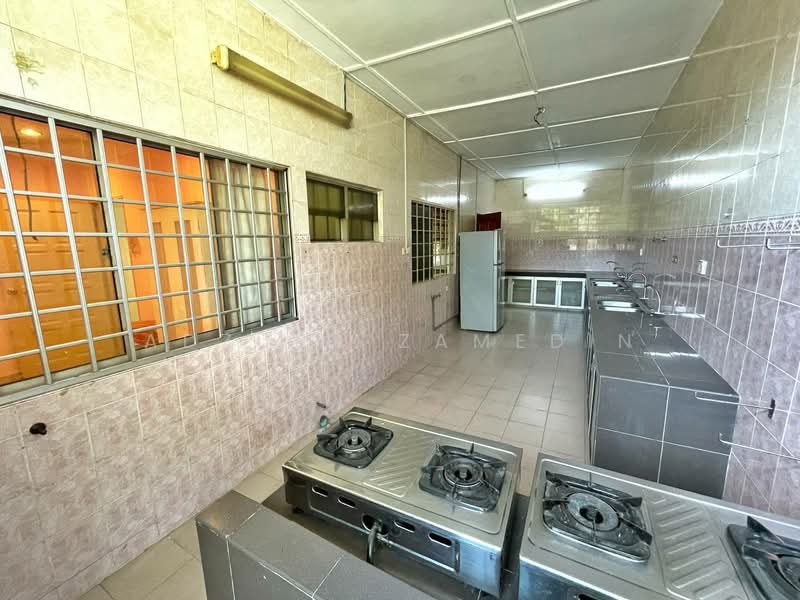 Rumah Berkembar untuk Dijual di Seksyen 9 (Shah Alam) - Adzura Zamedin - Kitchen - PropertyGuru.com.my