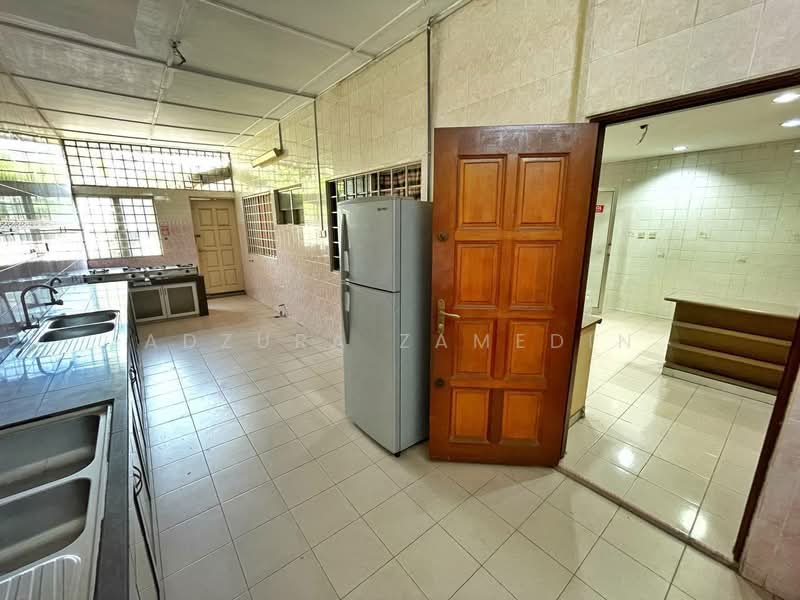 Rumah Berkembar untuk Dijual di Seksyen 9 (Shah Alam) - Adzura Zamedin - Kitchen - PropertyGuru.com.my