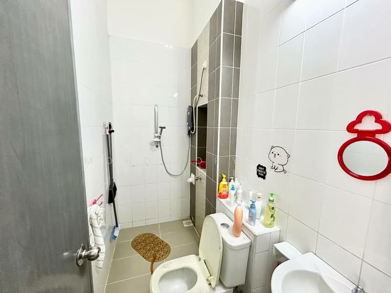 Rumah Teres 2 Tingkat untuk Dijual di Setia Indah (Setia Alam) - Mohd Adryzam - Bathroom - PropertyGuru.com.my