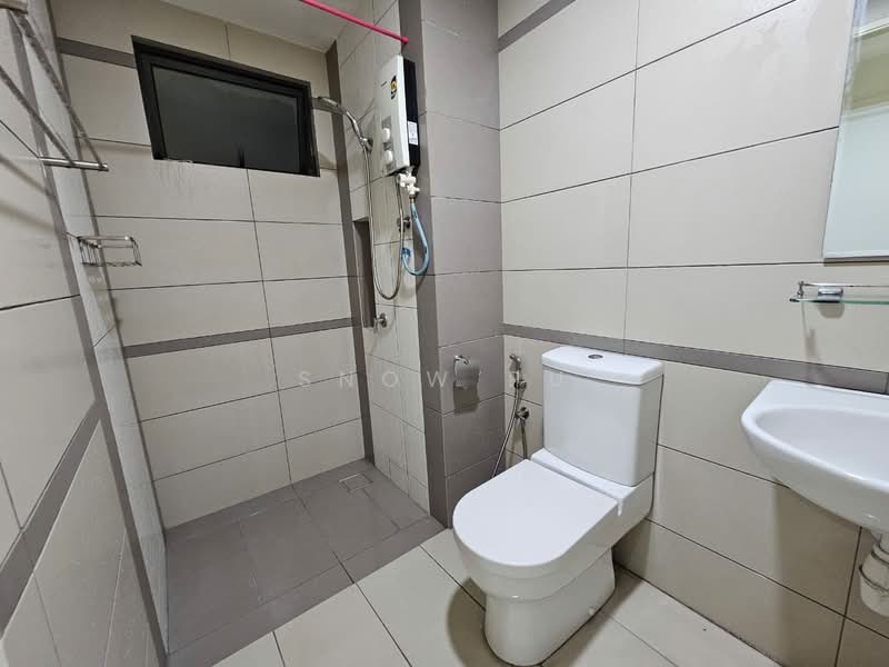 Kondominium untuk Dijual di The Z Residence - Snow Pu - Common Bathroom - PropertyGuru.com.my