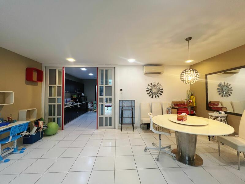 3-storey Terraced House for Sale in Lake Fields (Sungai Besi) - Alston Boo - Living Room - PropertyGuru.com.my