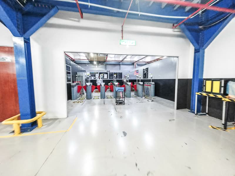 Warehouse for Rent in Seksyen 23 (Shah Alam) - Jen Lau - Entrance - PropertyGuru.com.my