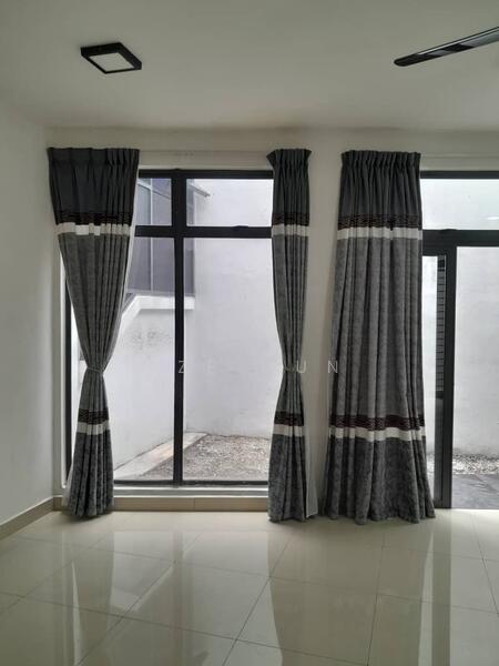 2-storey Terraced House for Sale in Laman Glenmarie (Shah Alam) - Sze Mun - Living Room - PropertyGuru.com.my