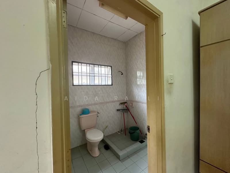 2-storey Terraced House for Sale in Bukit Jelutong (Shah Alam) - Aida Ramli - Bathroom - PropertyGuru.com.my