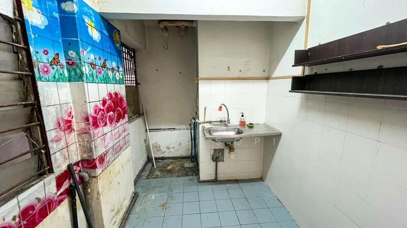 Untuk Dijual - Rumah Pangsa Kayu Ara