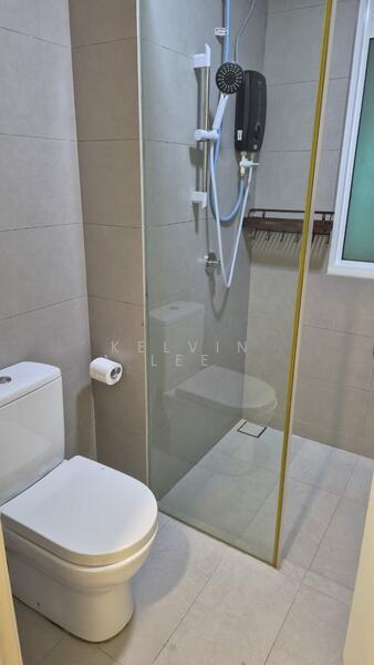 Kondominium untuk Disewa di Ferringhi Residence 2 - Kelvin Lee - Bathroom - PropertyGuru.com.my