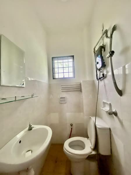2.5-storey Terraced House for Sale in Gombak (Selangor) - Firdaus Dauz - Bathroom - PropertyGuru.com.my
