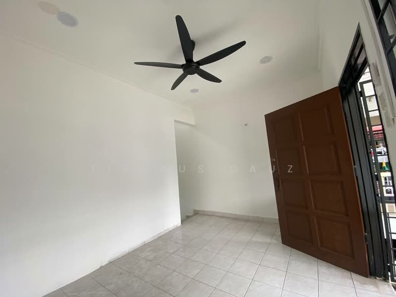 2.5-storey Terraced House for Sale in Gombak (Selangor) - Firdaus Dauz - Entrance - PropertyGuru.com.my