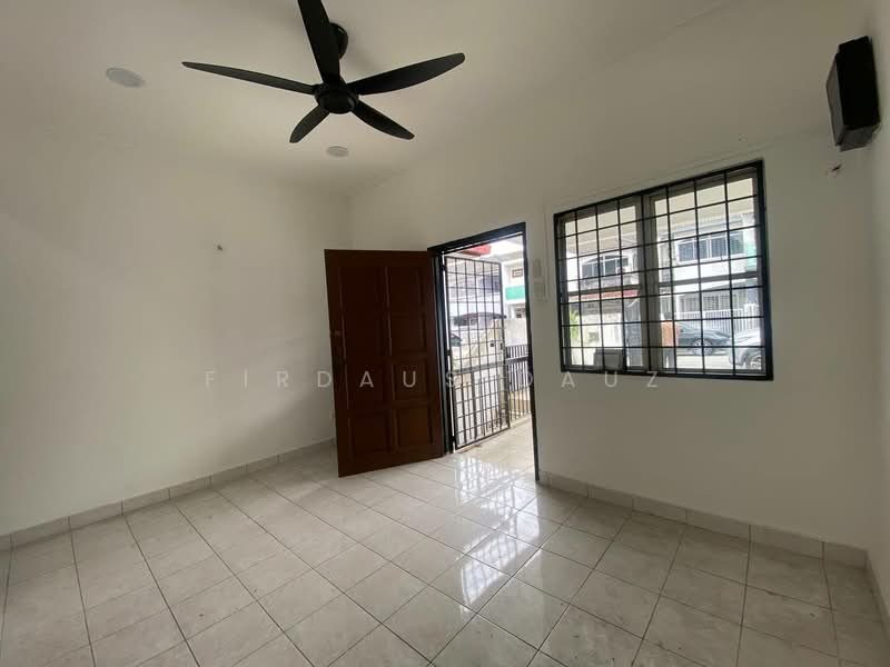 2.5-storey Terraced House for Sale in Gombak (Selangor) - Firdaus Dauz - Living Room - PropertyGuru.com.my