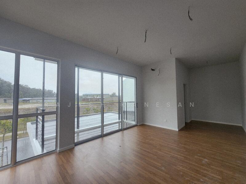 Rumah Teres untuk Dijual di Tamansari (Rawang) - Rajesh Kanesan - Living Room - PropertyGuru.com.my