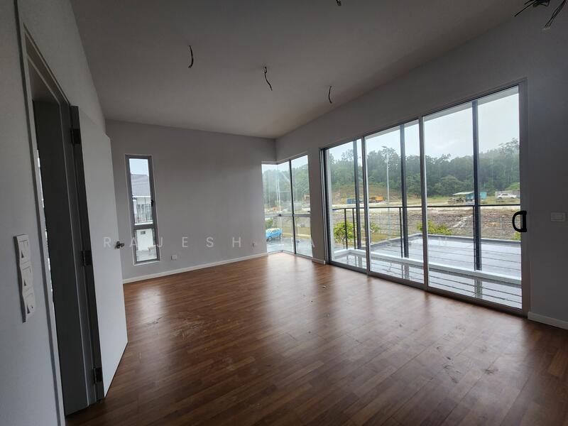 Rumah Teres untuk Dijual di Tamansari (Rawang) - Rajesh Kanesan - Living Room - PropertyGuru.com.my