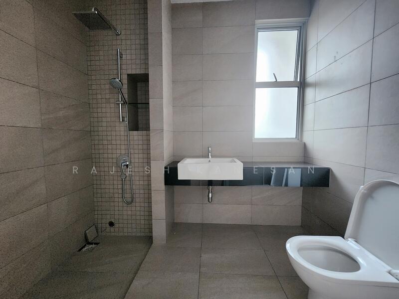 Rumah Teres untuk Dijual di Tamansari (Rawang) - Rajesh Kanesan - Bathroom - PropertyGuru.com.my