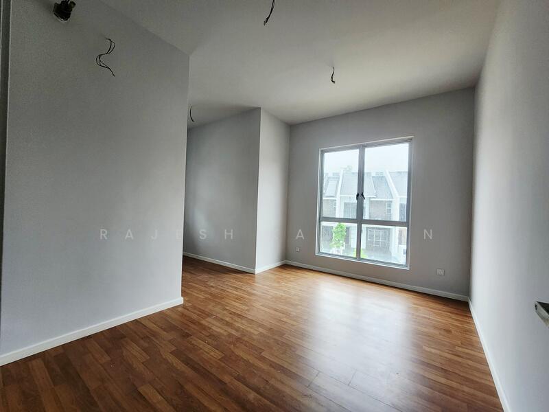 Rumah Teres untuk Dijual di Tamansari (Rawang) - Rajesh Kanesan - Living Room - PropertyGuru.com.my