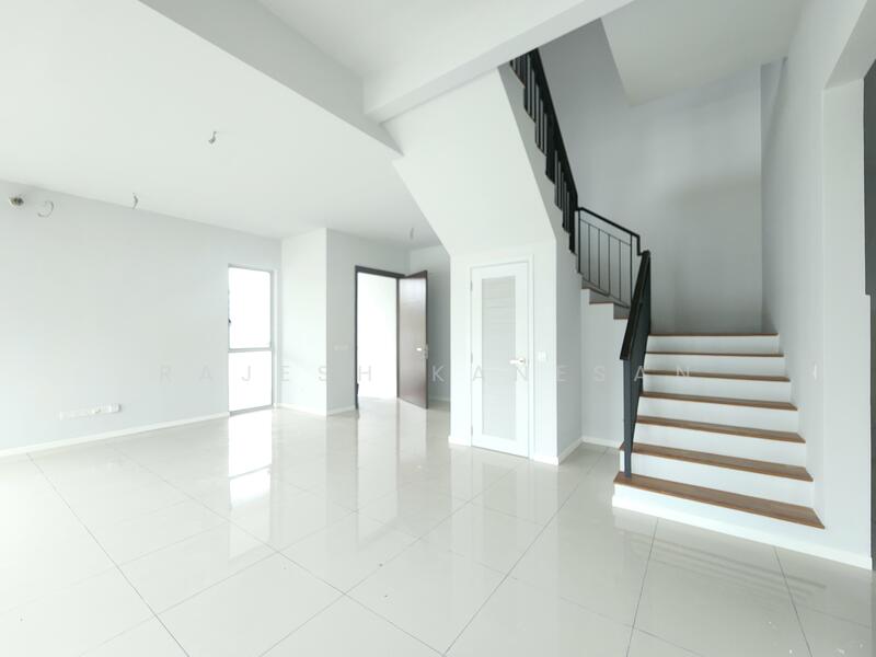 Rumah Teres untuk Dijual di Tamansari (Rawang) - Rajesh Kanesan - Entrance - PropertyGuru.com.my