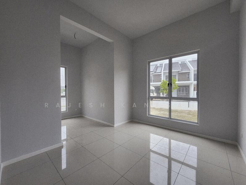 Rumah Teres untuk Dijual di Tamansari (Rawang) - Rajesh Kanesan - Living Room - PropertyGuru.com.my