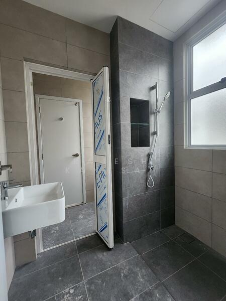 Rumah Teres untuk Dijual di Tamansari (Rawang) - Rajesh Kanesan - Bathroom - PropertyGuru.com.my