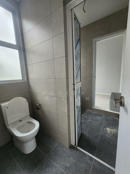 Rumah Teres untuk Dijual di Tamansari (Rawang) - Rajesh Kanesan - Bathroom - PropertyGuru.com.my