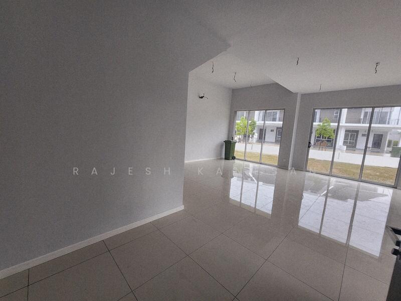 Rumah Teres untuk Dijual di Tamansari (Rawang) - Rajesh Kanesan - Living Room - PropertyGuru.com.my