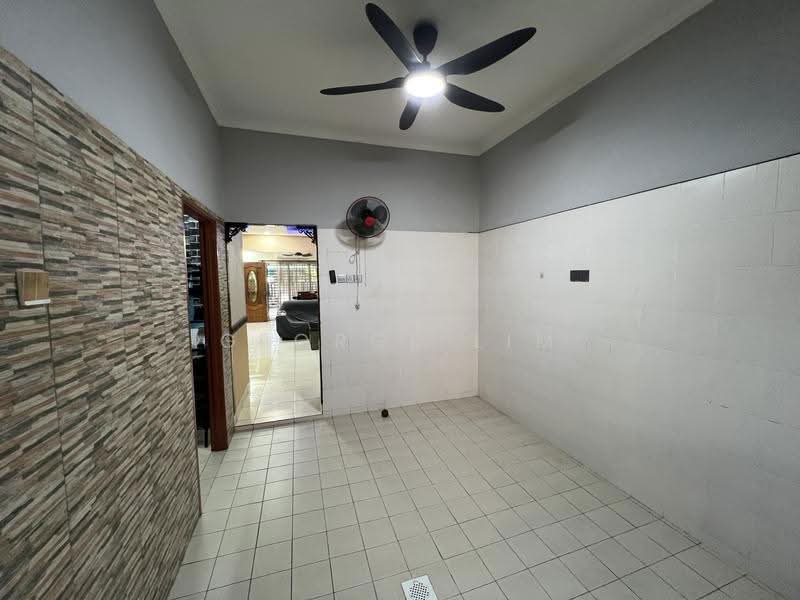 Rumah Teres untuk Dijual di Taman Pinggiran Usj (Subang Jaya) - Sean Hui - Entrance - PropertyGuru.com.my