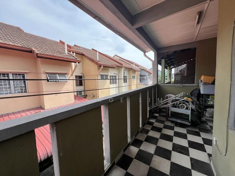 Rumah Teres untuk Dijual di Taman Pinggiran Usj (Subang Jaya) - Sean Hui - Balcony - PropertyGuru.com.my