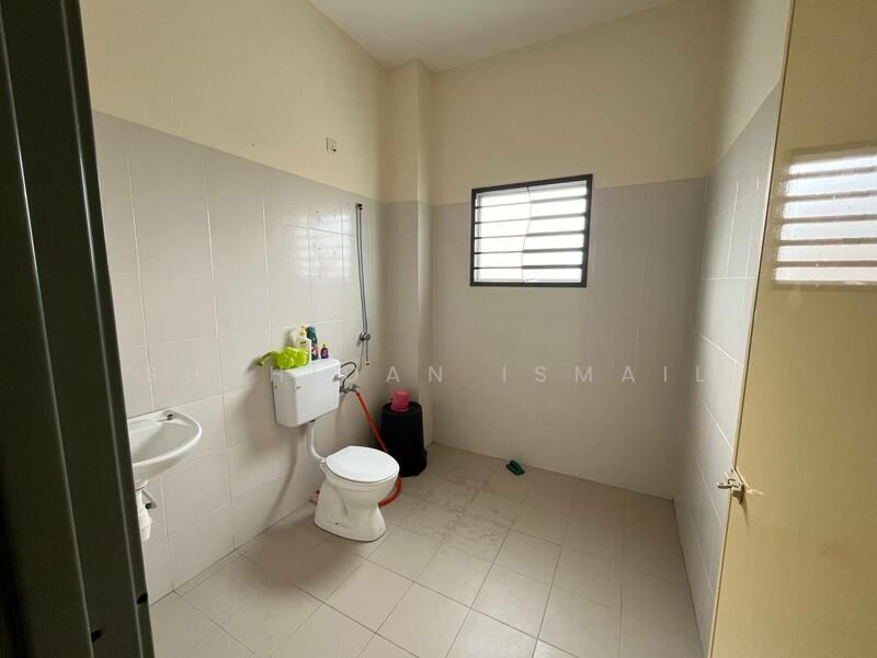 Rumah Berkembar untuk Dijual di Taman Meru Jaya (Kapar) - Shahidan Ismail - Bathroom - PropertyGuru.com.my