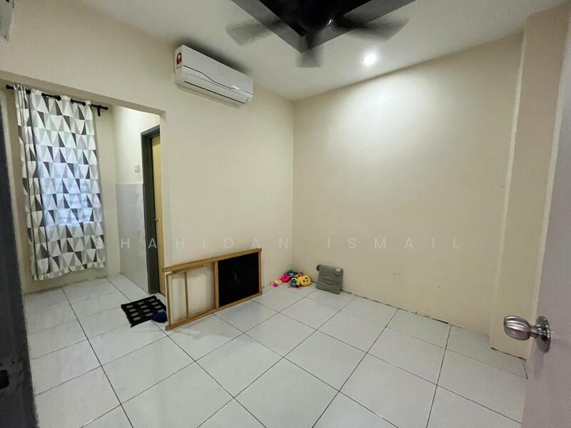 Rumah Berkembar untuk Dijual di Taman Meru Jaya (Kapar) - Shahidan Ismail - Bedroom - PropertyGuru.com.my