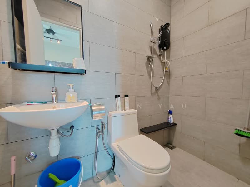 Servis Apartment untuk Dijual di Ong Kim Wee Residence - Yu Chuan Yau - Bathroom - PropertyGuru.com.my