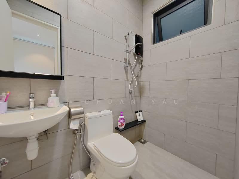 Servis Apartment untuk Dijual di Ong Kim Wee Residence - Yu Chuan Yau - Bathroom - PropertyGuru.com.my