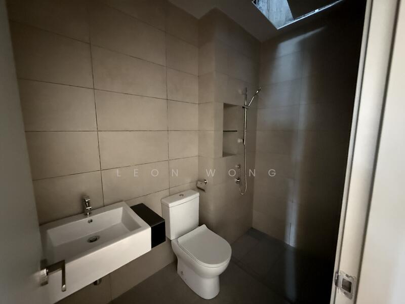 2-storey Terraced House for Rent in Tamansari (Rawang) - LEON WONG - Bathroom - PropertyGuru.com.my