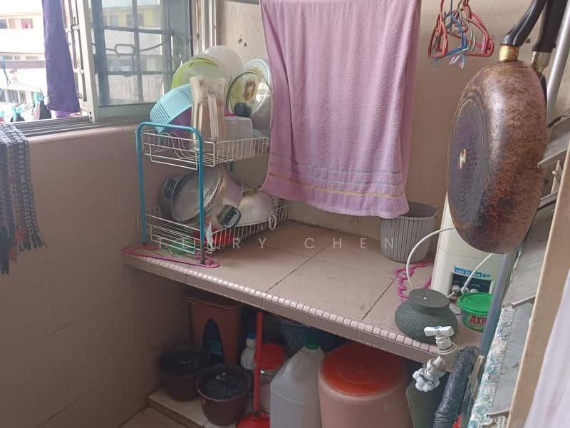 Rumah Flat untuk Dijual di Pangsapuri Kenari - Terry Chen - Balcony - PropertyGuru.com.my