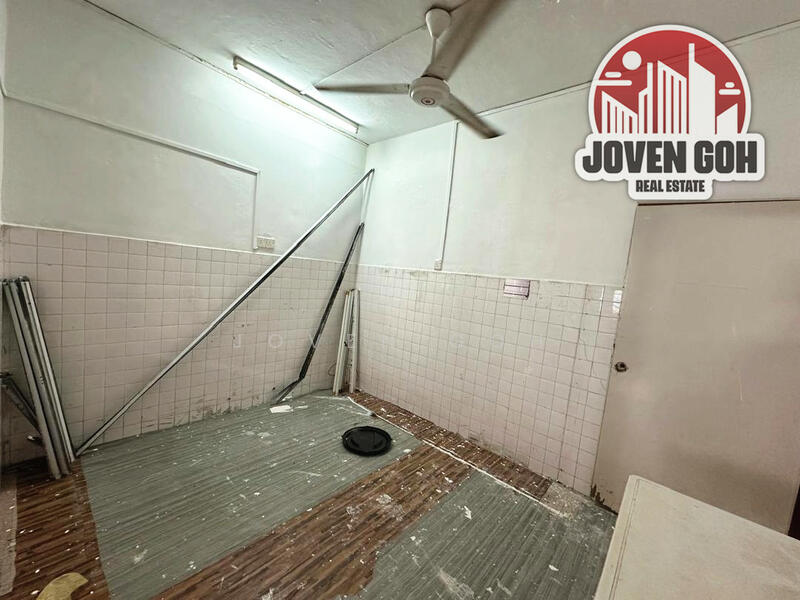 Untuk Dijual - 2 Storey Terrace House 2,000sf 4 Bedrooms Lintang Pekaka Gelugor