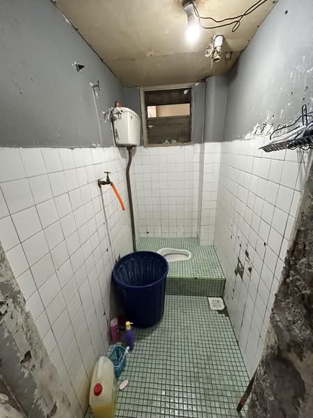 Flat for Sale at Subang Perdana Goodyear Court 8 - WP Loh - Bathroom - PropertyGuru.com.my