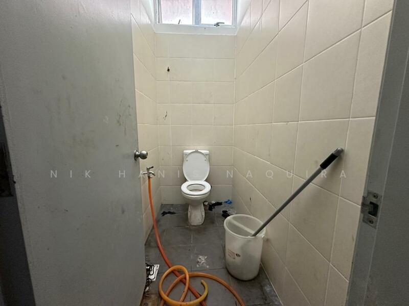 Shop for Rent in Saujana Utama (Puncak Alam) - Nik Hanis Naquira - Bathroom - PropertyGuru.com.my