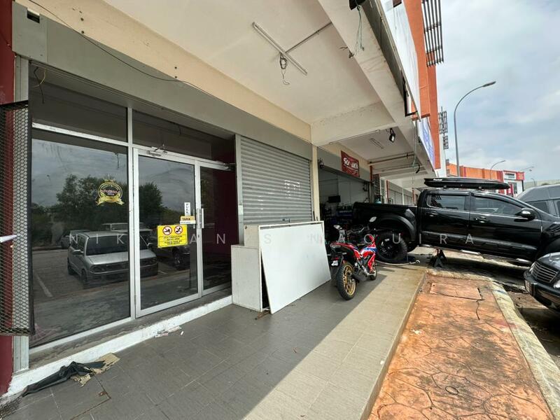 Shop for Rent in Saujana Utama (Puncak Alam) - Nik Hanis Naquira - Exterior - PropertyGuru.com.my