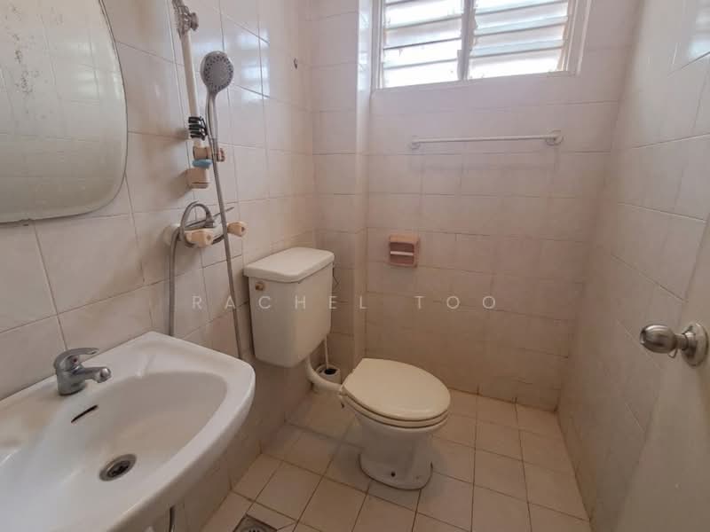 Rumah Teres 2 Tingkat untuk Dijual di Usj 2 (Subang Jaya) - Rachel Too - Bathroom - PropertyGuru.com.my