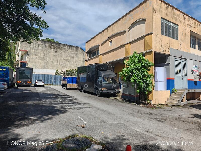 Shop for Sale in Taman Lestari Perdana (Seri Kembangan) - Nelson Wong - Exterior - PropertyGuru.com.my