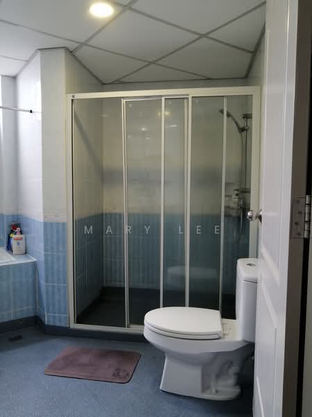 Kondominium untuk Disewa di Marina Bay Condominium - Mary Lee - Master bathroom - PropertyGuru.com.my