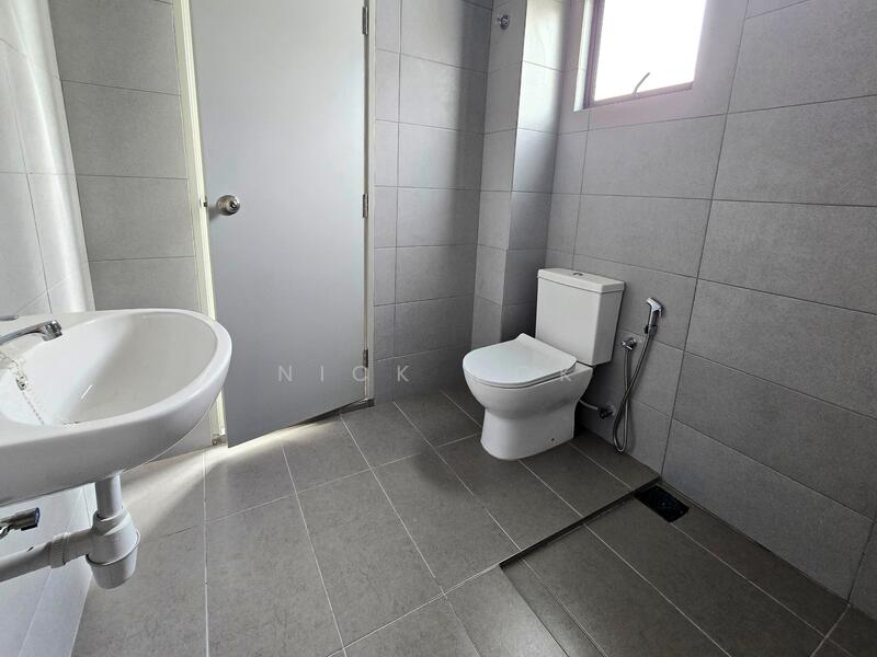 Rumah Teres 2 Tingkat untuk Dijual di Kampung Jenjarom (Jenjarom) - Nick Mok - Bathroom - PropertyGuru.com.my