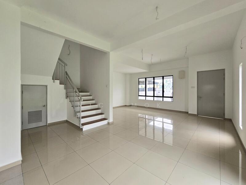 Rumah Teres 2 Tingkat untuk Dijual di Kampung Jenjarom (Jenjarom) - Nick Mok - Living Room - PropertyGuru.com.my