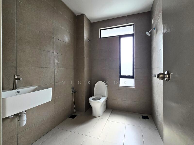 Rumah Teres 2 Tingkat untuk Dijual di Kampung Jenjarom (Jenjarom) - Nick Mok - Bathroom - PropertyGuru.com.my