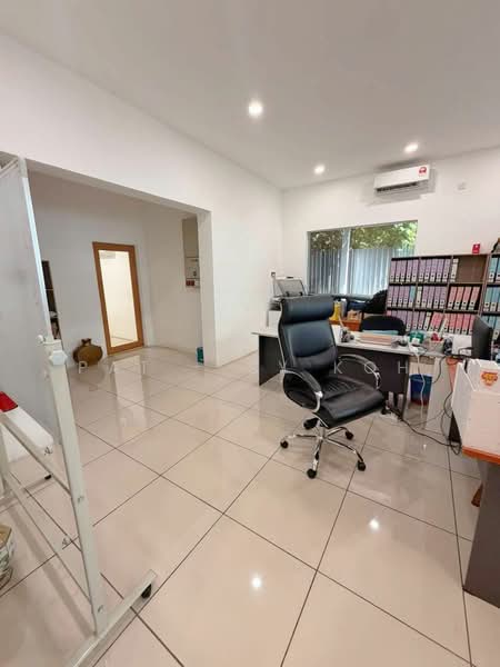 Untuk Dijual - 2 Storey Showroom / Commercial property / Warehouse / Office Space/Retail Space KL City,Kuala Lumpur