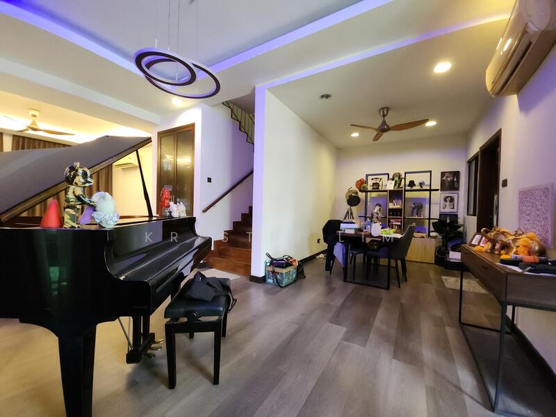 2-storey Terraced House for Sale in Kota Kemuning (Shah Alam) - Krystin Lim - Living Room - PropertyGuru.com.my