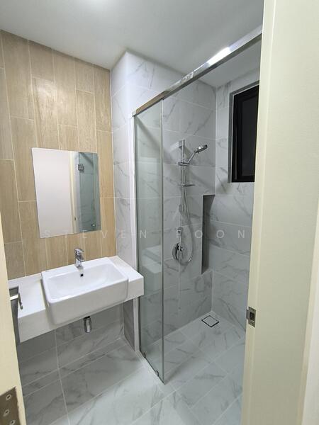 Master Bedroom Bathroom