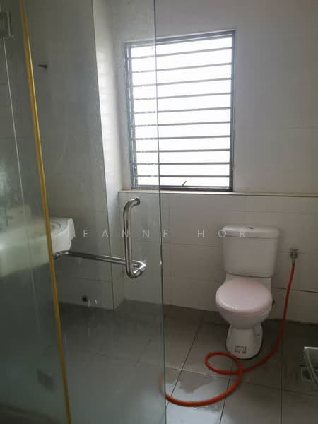 Townhouse for Sale in 16 Sierra (Puchong) - Jeanne Hor - Master Bathroom - PropertyGuru.com.my