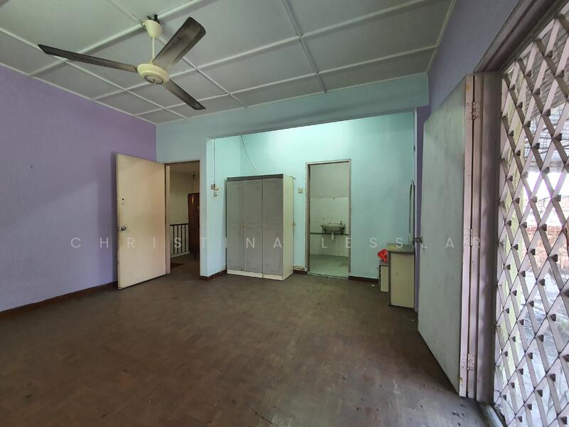 2-storey Terraced House for Sale in SS2 (Petaling Jaya) - Christina Lesslar - Master Bedroom - PropertyGuru.com.my