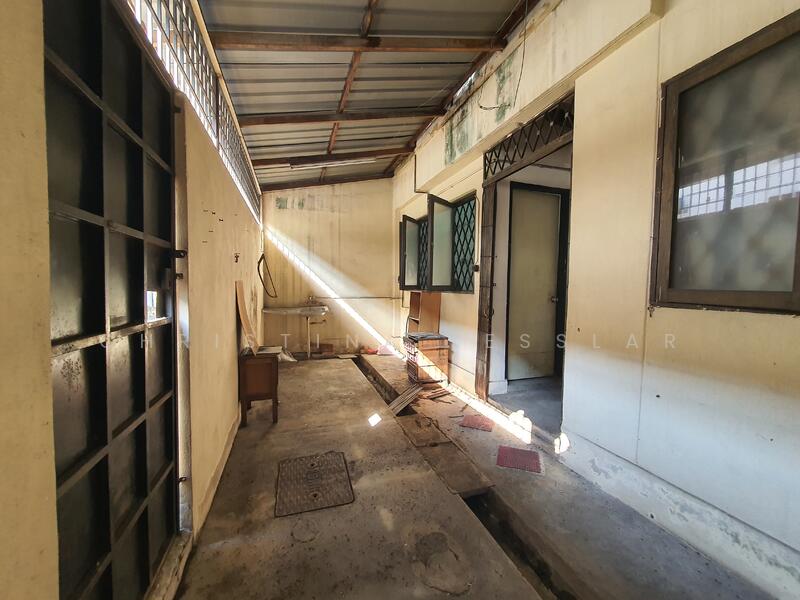 Rumah Teres 2 Tingkat untuk Dijual di Petaling Jaya (Selangor) - Christina Lesslar - Covered Backyard - PropertyGuru.com.my