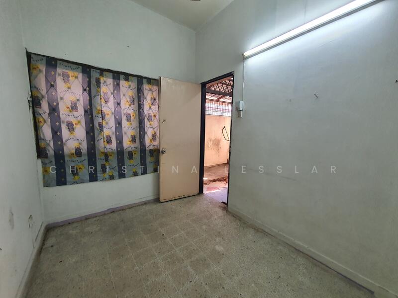 2-storey Terraced House for Sale in SS2 (Petaling Jaya) - Christina Lesslar - Bedroom 4 Downstairs - PropertyGuru.com.my
